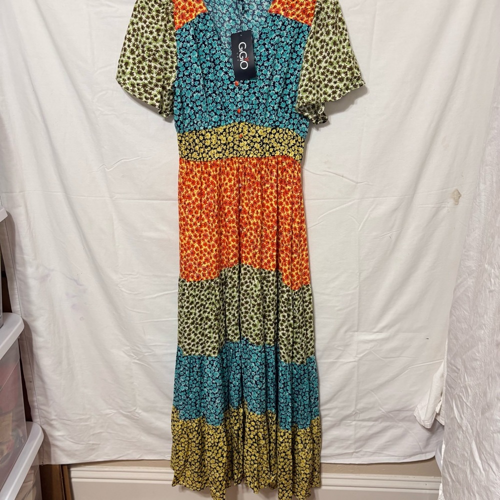 GIGIO NWT brand ditsy floral color block v-neck split button up maxi dress.